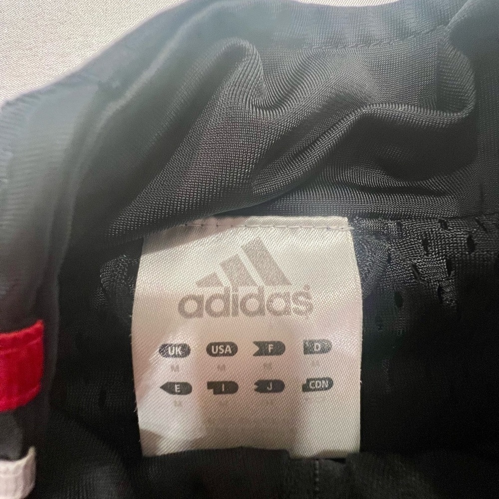 Women's black Adidas jacket with full zip and side pockets. - Picture 8 of 10